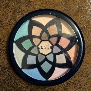 Stila daydream palette, 22 eye shadows